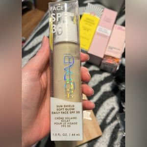 Kopari sun shield soft glow  facial sunscreen